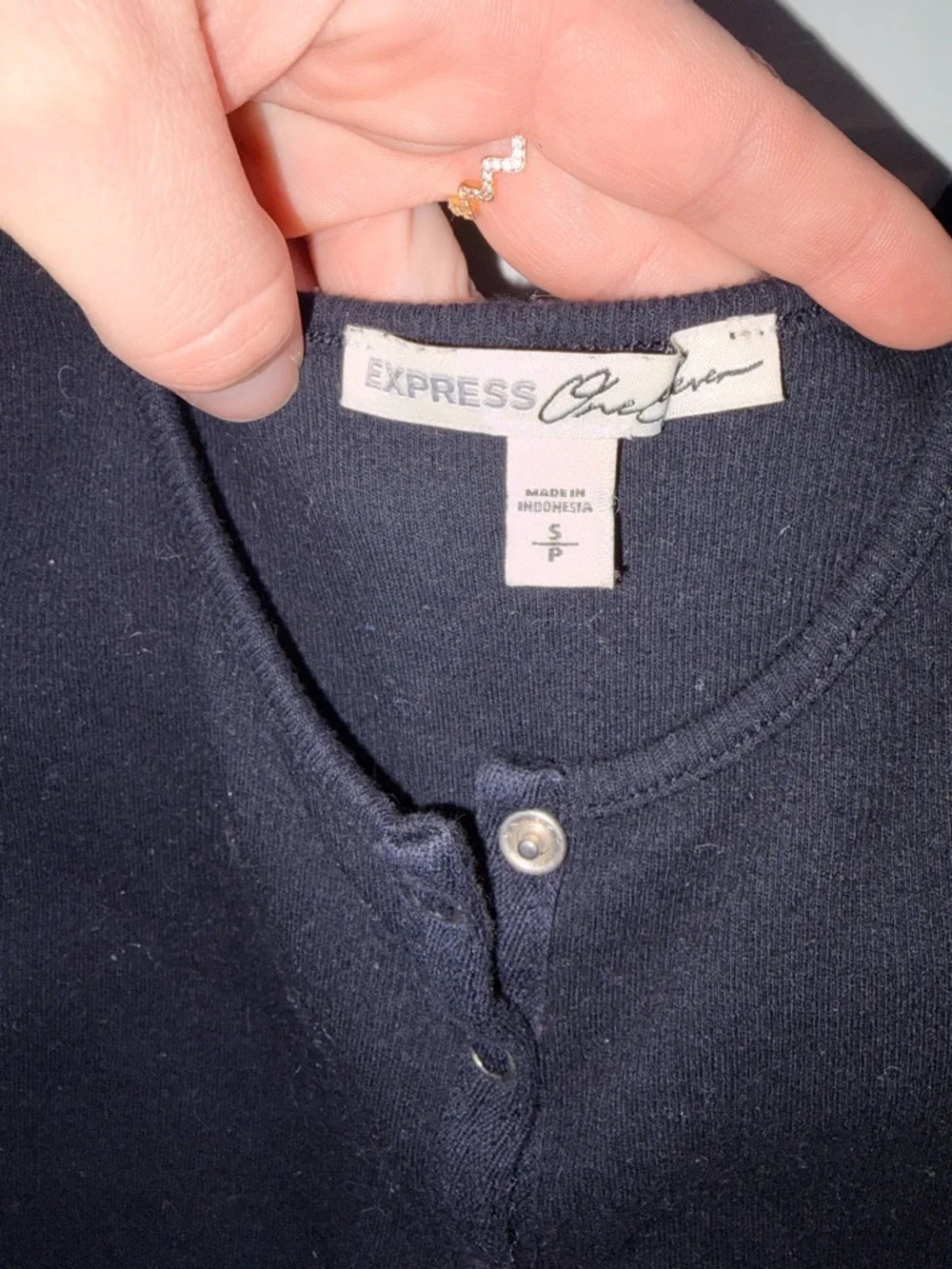 Express Black Snap-Front Ribbed Tank - Picture 2 of 4